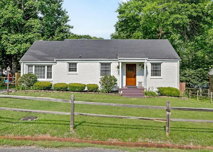 Neighborhood Retreat, Large Yard, Fire Pit