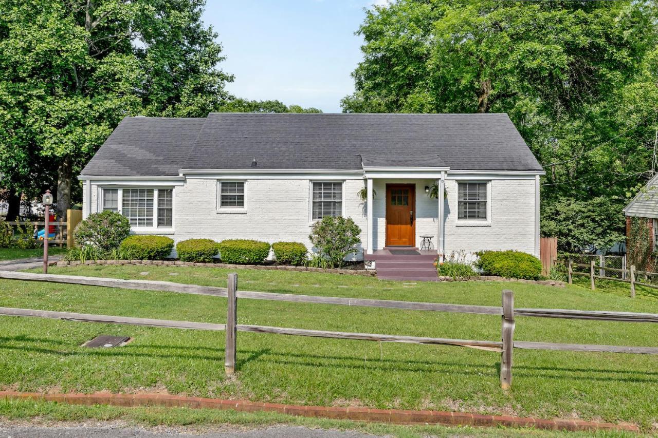 Neighborhood Retreat, Large Yard, Fire Pit Ferienhaus